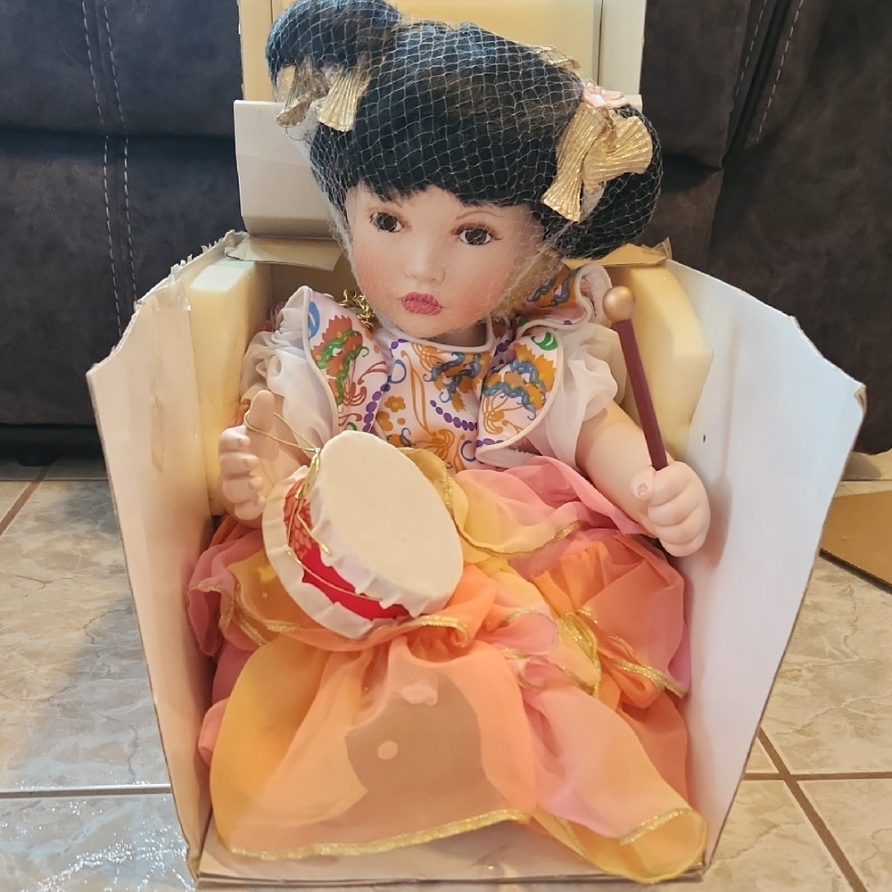 Treasurey Collection Paradise Galleries Premiere Edition Doll